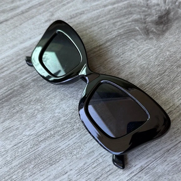 Anthropologie Black Cateye Square Rectangular Sunglasses, Trendy - Picture 1 of 4
